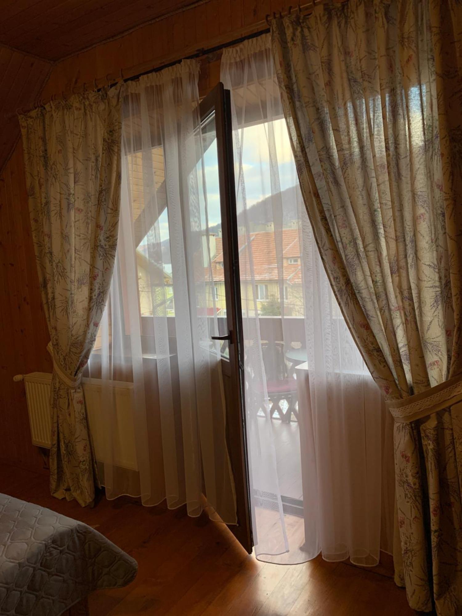 Dereviy Villa ยาเรมชา ภายนอก รูปภาพ